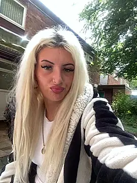 Snapshot of Livistreetxx chatting on 06/14/26, 12:18 Livistreetxx online show from 06/14/26, 12:18