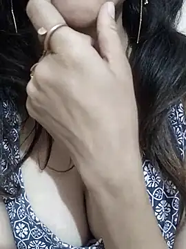 Snapshot of lovelyrosewifey chatting on 04/24/26, 01:13 lovelyrosewifey online show from 04/24/26, 01:13