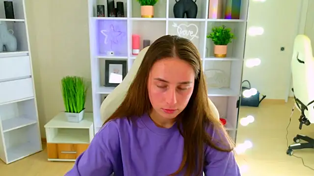 Snapshot of NadinnL chatting on 04/21/26, 06:52 NadinnL online show from 04/21/26, 06:52