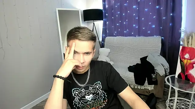 Snapshot of SunSweet11 chatting on 04/21/26, 08:09 SunSweet11 online show from 04/21/26, 08:09