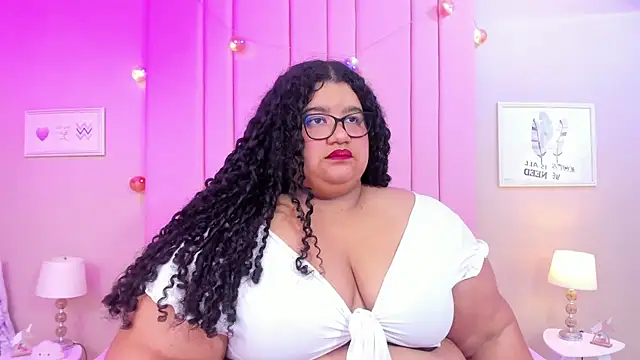 Snapshot of Miley_collinss chatting on 04/26/26, 02:15 Miley collinss online show from 04/26/26, 02:15