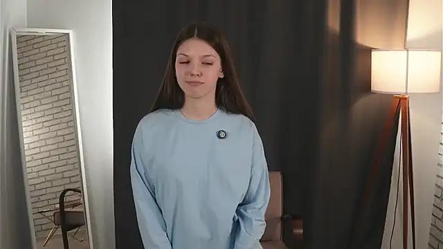 Snapshot of ErnaGiove chatting on 04/21/26, 11:27 ErnaGiove online show from 04/21/26, 11:27