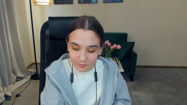 Snapshot of MarianHenaire chatting on 04/22/26, 10:17 MarianHenaire online show from 04/22/26, 10:17