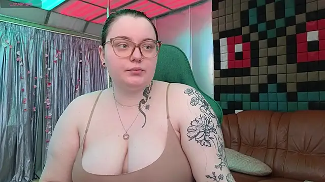 Snapshot of CatherineClaire chatting on 05/14/26, 11:06 CatherineClaire online show from 05/14/26, 11:06