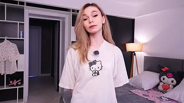 Snapshot of DarlineHoldness chatting on 04/21/26, 05:36 DarlineHoldness online show from 04/21/26, 05:36