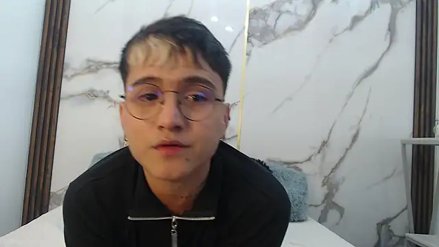 Snapshot of IanStorm chatting on 04/21/26, 11:38 IanStorm online show from 04/21/26, 11:38