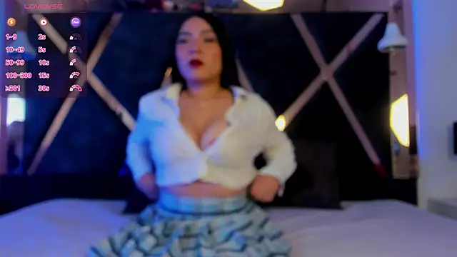 Snapshot of Lunaxh1 chatting on 04/21/26, 02:01 Lunaxh1 online show from 04/21/26, 02:01