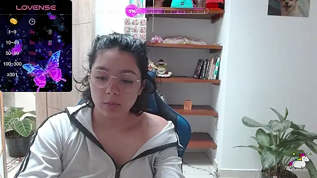 Snapshot of trixietangg chatting on 04/20/26, 04:54 trixietangg online show from 04/20/26, 04:54