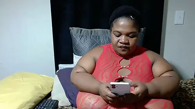 Snapshot of BBWMIDGET40 chatting on 05/30/26, 04:37 BBWMIDGET40 online show from 05/30/26, 04:37