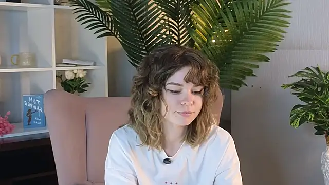 Snapshot of DetraBolen chatting on 04/21/26, 09:37 DetraBolen online show from 04/21/26, 09:37