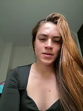 Snapshot of _EmmaDavis_ chatting on 06/05/26, 09:42 EmmaDavis online show from 06/05/26, 09:42