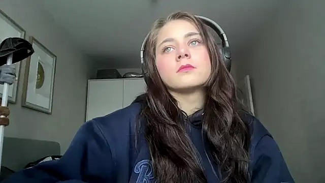 Snapshot of DefendedGenoese chatting on 04/21/26, 02:45 DefendedGenoese online show from 04/21/26, 02:45