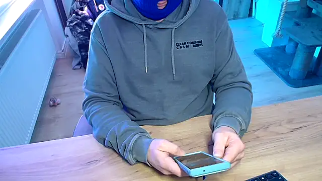 Snapshot of TwoMenOneFire chatting on 04/23/26, 03:14 TwoMenOneFire online show from 04/23/26, 03:14