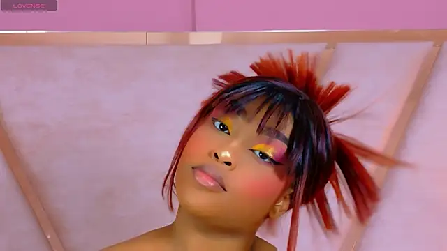 Snapshot of TiannahGlow chatting on 04/29/26, 12:42 TiannahGlow online show from 04/29/26, 12:42