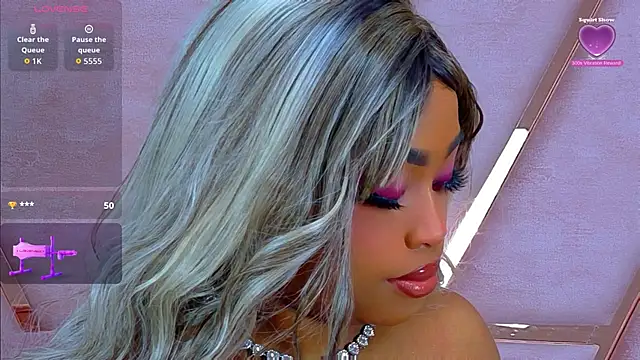 Snapshot of TiannahGlow chatting on 05/30/26, 12:57 TiannahGlow online show from 05/30/26, 12:57