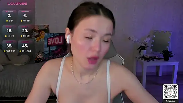 LinnLove online show from 05/18/26, 07:03