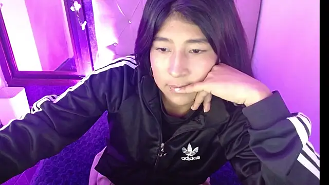 Snapshot of Miathonsom chatting on 04/20/26, 08:43 Miathonsom online show from 04/20/26, 08:43