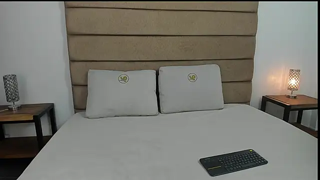 Snapshot of claire_scott chatting on 04/22/26, 07:15 claire scott online show from 04/22/26, 07:15