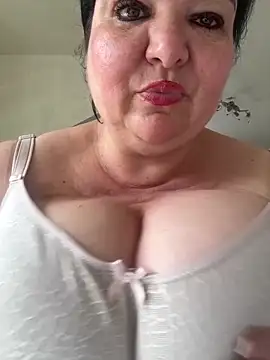Snapshot of curvymilfmicha chatting on 04/21/26, 11:38 curvymilfmicha online show from 04/21/26, 11:38