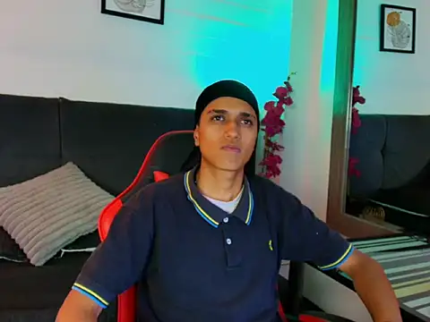 Snapshot of Alan_Colthon chatting on 04/24/26, 02:14 Alan Colthon online show from 04/24/26, 02:14