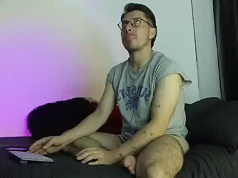 Snapshot of Letorres19 chatting on 04/21/26, 03:57 Letorres19 online show from 04/21/26, 03:57