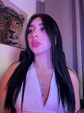 Snapshot of IsabellaNoir_ chatting on 04/28/26, 02:27 IsabellaNoir online show from 04/28/26, 02:27