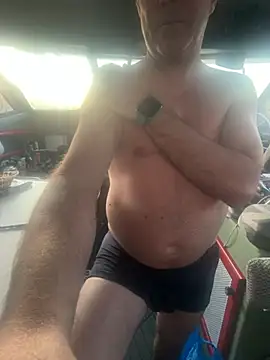Snapshot of dadbod21 chatting on 04/24/26, 07:05 dadbod21 online show from 04/24/26, 07:05