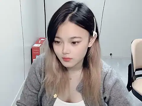 Snapshot of X8xx chatting on 04/21/26, 08:42 X8xx online show from 04/21/26, 08:42