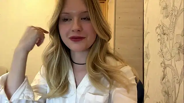 Snapshot of HoneyBlink chatting on 04/23/26, 02:41 HoneyBlink online show from 04/23/26, 02:41