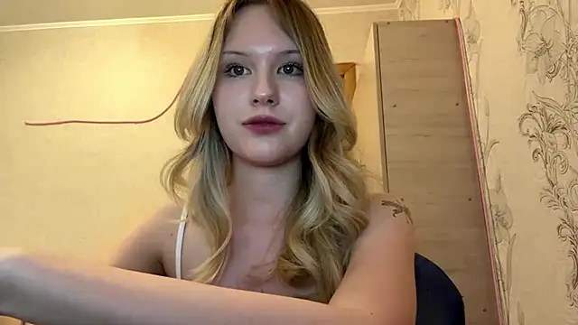 HoneyBlink online show from 04/28/26, 02:11