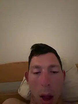 Snapshot of hadrie69 chatting on 04/21/26, 09:28 hadrie69 online show from 04/21/26, 09:28