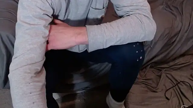 Snapshot of studlyhardwoodd chatting on 04/21/26, 10:10 studlyhardwoodd online show from 04/21/26, 10:10