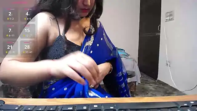Snapshot of -Queenie chatting on 05/15/26, 08:27 -Queenie online show from 05/15/26, 08:27
