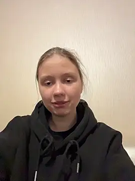 Snapshot of StaceyCross_ chatting on 04/21/26, 08:34 StaceyCross online show from 04/21/26, 08:34