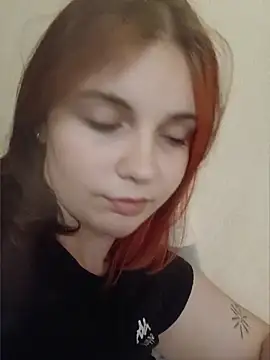 Snapshot of LoisFox chatting on 04/22/26, 08:43 LoisFox online show from 04/22/26, 08:43