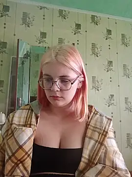 Snapshot of LoisFox chatting on 05/12/26, 03:36 LoisFox online show from 05/12/26, 03:36