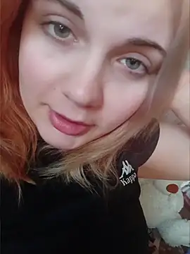 Snapshot of LoisFox chatting on 05/17/26, 06:11 LoisFox online show from 05/17/26, 06:11