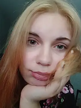 Snapshot of LoisFox chatting on 05/26/26, 11:28 LoisFox online show from 05/26/26, 11:28