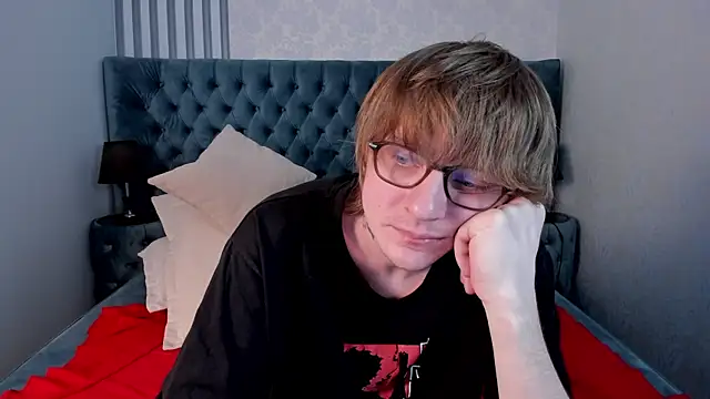 Snapshot of TaylerBev chatting on 04/23/26, 07:09 TaylerBev online show from 04/23/26, 07:09