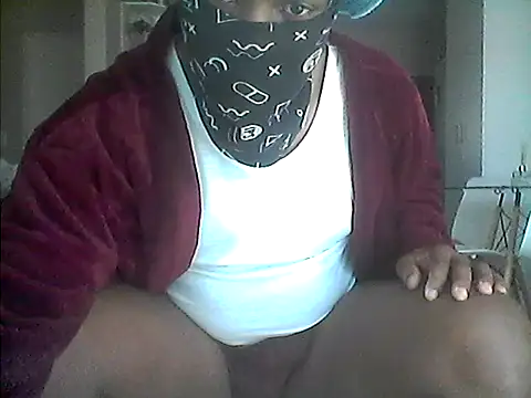 Snapshot of LunjeSA chatting on 05/27/26, 09:28 LunjeSA online show from 05/27/26, 09:28