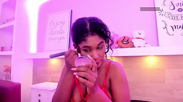 Snapshot of AlissonJamess chatting on 05/20/26, 02:01 AlissonJamess online show from 05/20/26, 02:01