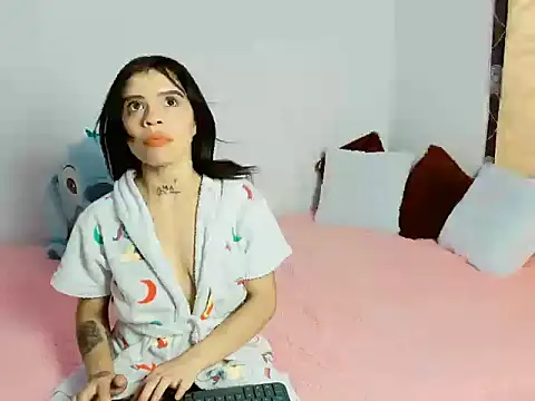 Snapshot of Sofi_Moon1 chatting on 04/23/26, 01:07 Sofi Moon1 online show from 04/23/26, 01:07