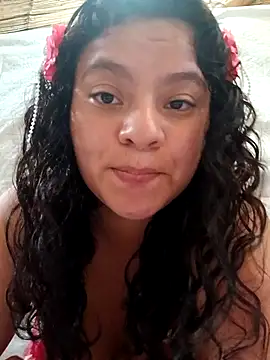 Snapshot of Estrella_xxxx chatting on 04/24/26, 06:10 Estrella xxxx online show from 04/24/26, 06:10