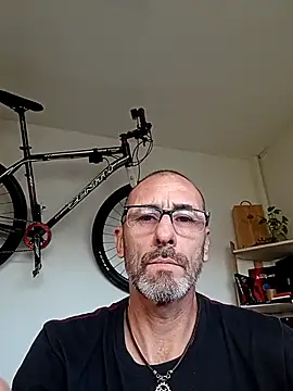 Snapshot of tarko_ chatting on 04/21/26, 08:12 tarko online show from 04/21/26, 08:12