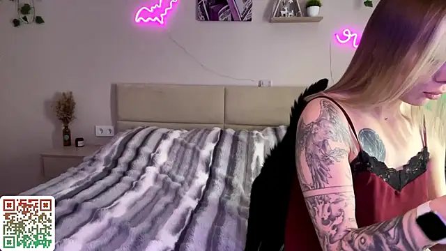 Snapshot of CandyRass chatting on 05/09/26, 01:27 CandyRass online show from 05/09/26, 01:27