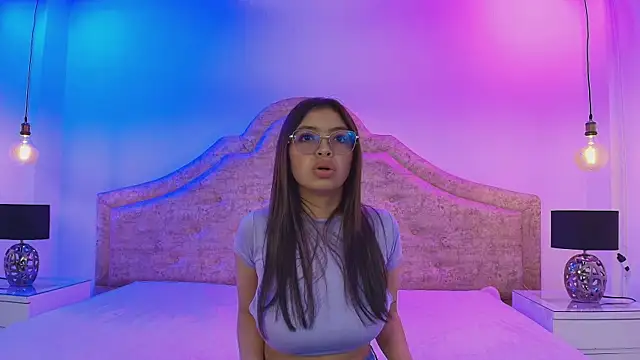 Snapshot of SamaraVale chatting on 04/21/26, 08:55 SamaraVale online show from 04/21/26, 08:55