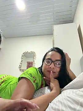 Snapshot of rosesaenz chatting on 04/22/26, 02:58 rosesaenz online show from 04/22/26, 02:58