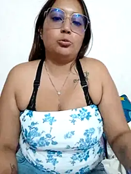 Snapshot of valeriaherre chatting on 04/21/26, 10:45 valeriaherre online show from 04/21/26, 10:45