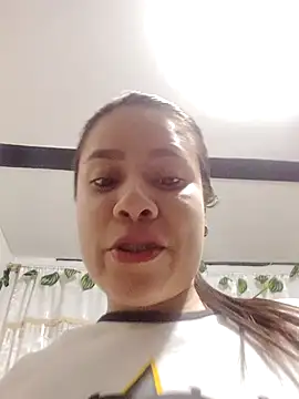 Snapshot of Nicol_Alvarez1 chatting on 04/27/26, 04:21 Nicol Alvarez1 online show from 04/27/26, 04:21