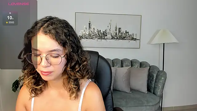 Snapshot of sienna_luxor chatting on 05/15/26, 11:34 sienna luxor online show from 05/15/26, 11:34
